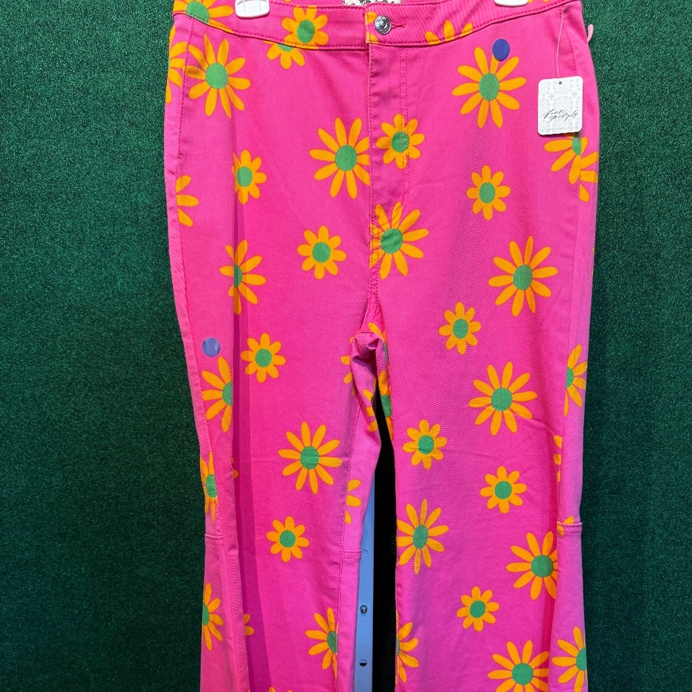 061 New We The Free Pink W/Flowers
